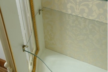 中古　美品　イタリア高級家具　SILIK(シリック)　ゴールド装飾が華やかなガラスキャビネット　定価約290万円　(R-091217)
