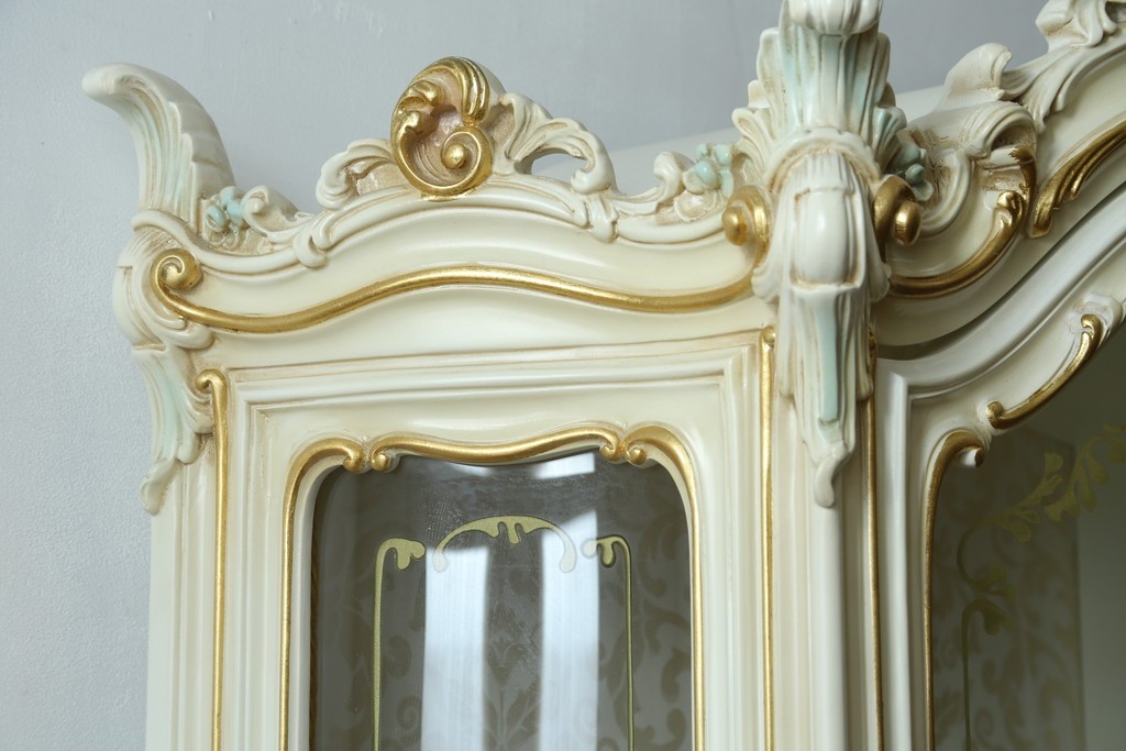 中古　美品　イタリア高級家具　SILIK(シリック)　ゴールド装飾が華やかなガラスキャビネット　定価約290万円　(R-091217)