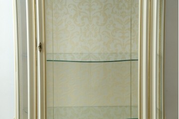 中古　美品　イタリア高級家具　SILIK(シリック)　ゴールド装飾が華やかなガラスキャビネット　定価約290万円　(R-091217)