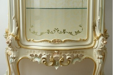 中古　美品　イタリア高級家具　SILIK(シリック)　ゴールド装飾が華やかなガラスキャビネット　定価約290万円　(R-091217)