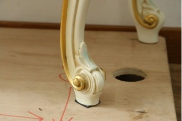 中古　美品　イタリア高級家具　SILIK(シリック)　ゴールド装飾が華やかなガラスキャビネット　定価約290万円　(R-091217)
