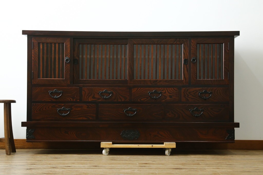 中古　美品　岩谷堂箪笥　美しい木目と格子扉が上品なサイドボード　(R-091219)