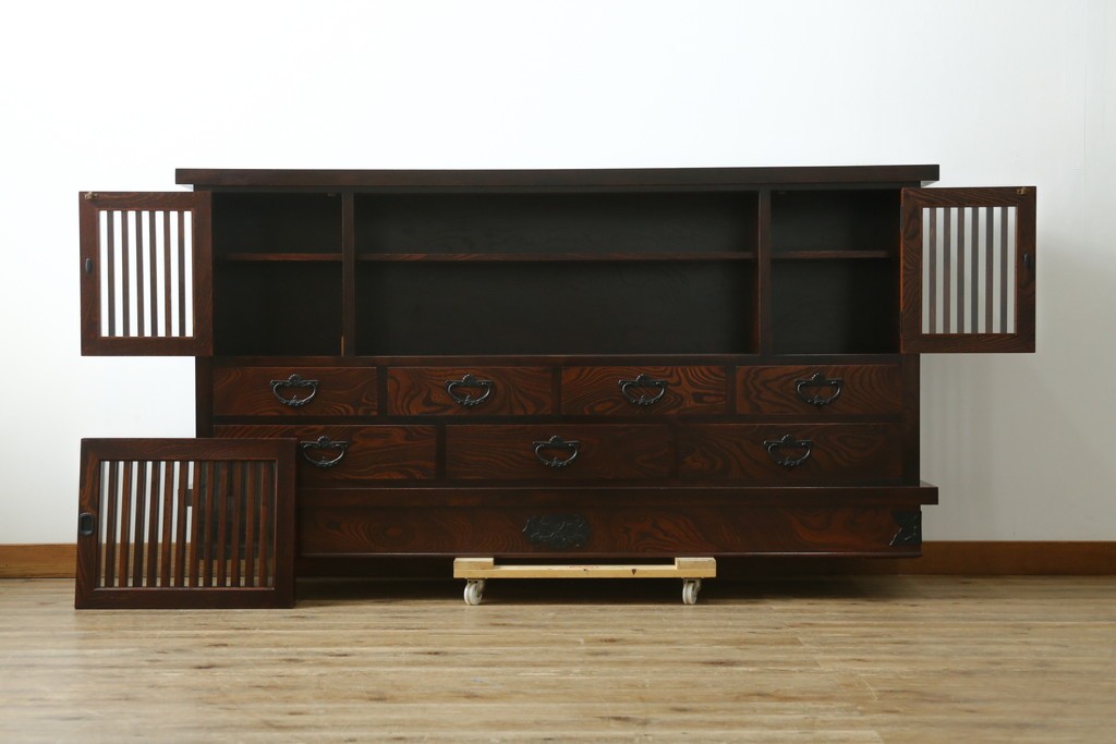 中古　美品　岩谷堂箪笥　美しい木目と格子扉が上品なサイドボード　(R-091219)