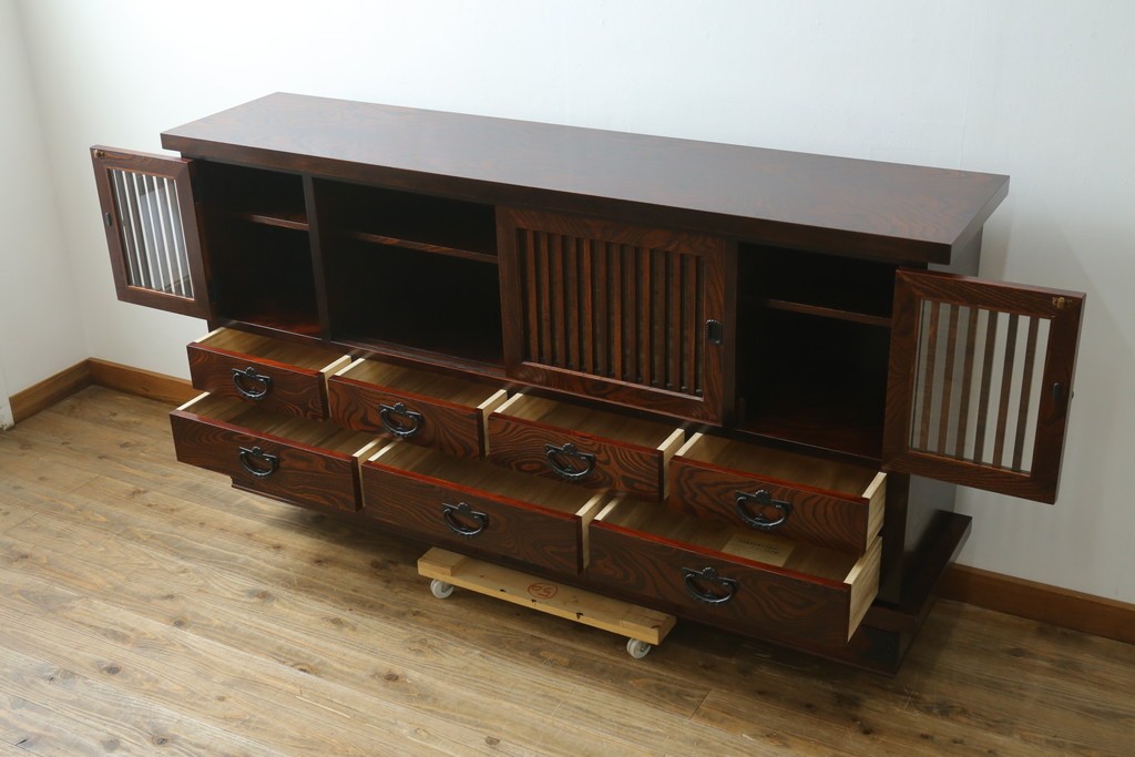 中古　美品　岩谷堂箪笥　美しい木目と格子扉が上品なサイドボード　(R-091219)