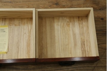 中古　美品　岩谷堂箪笥　美しい木目と格子扉が上品なサイドボード　(R-091219)