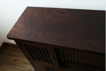 中古　美品　岩谷堂箪笥　美しい木目と格子扉が上品なサイドボード　(R-091219)