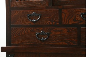中古　美品　岩谷堂箪笥　美しい木目と格子扉が上品なサイドボード　(R-091219)