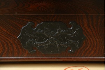 中古　美品　岩谷堂箪笥　美しい木目と格子扉が上品なサイドボード　(R-091219)