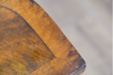 イギリスヴィンテージ　1960年頃　マホガニー材　パーケットリーが目を引くサイドチェスト　(R-091223)