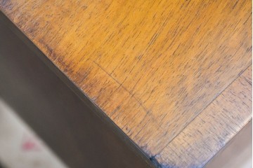 イギリスヴィンテージ　1960年頃　マホガニー材　パーケットリーが目を引くサイドチェスト　(R-091223)