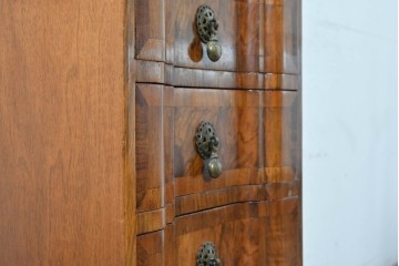 イギリスヴィンテージ　1960年頃　マホガニー材　パーケットリーが目を引くサイドチェスト　(R-091223)