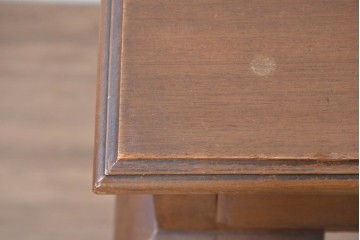 イギリスアンティーク　1940年から1950年頃　B. Maggs & Co(B. マッグス・アンド・カンパニー)　すらりとしたカブリオールレッグの引き出し付きサイドテーブル　(R-091224)