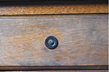 イギリスアンティーク　1940年から1950年頃　B. Maggs & Co(B. マッグス・アンド・カンパニー)　すらりとしたカブリオールレッグの引き出し付きサイドテーブル　(R-091224)