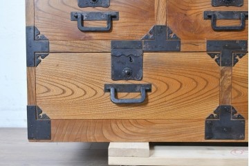 和製ヴィンテージ　三方欅材　手打ち金具　観音開きの重厚な帳場箪笥　(R-091229)