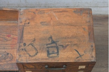 和製アンティーク　昭和初期　和洋どちらの空間にも馴染む小引き出し付き卓上収納棚　(R-091232)