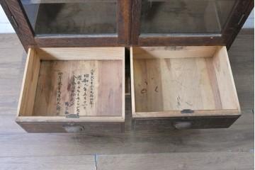 和製アンティーク　大正から昭和初期　象嵌装飾をあしらったガラス扉の本箱　(R-091235)