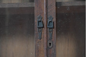 和製アンティーク　大正から昭和初期　象嵌装飾をあしらったガラス扉の本箱　(R-091235)
