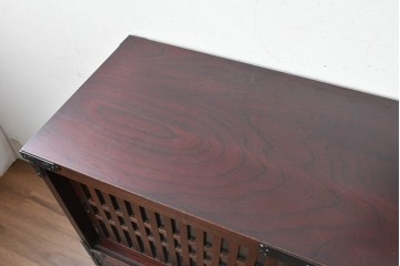 中古　岩谷堂箪笥　桜木作　みちのく飾り棚120　格子戸と重厚な飾り金具が映える茶箪笥　(R-091241)