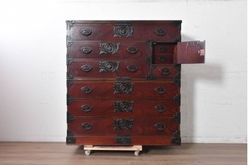 中古　岩谷堂箪笥　桜木作　多彩な飾り金具が映える重ね箪笥　(R-091242)