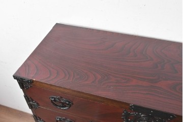 中古　岩谷堂箪笥　桜木作　多彩な飾り金具が映える重ね箪笥　(R-091242)