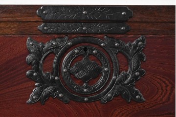 中古　岩谷堂箪笥　桜木作　多彩な飾り金具が映える重ね箪笥　(R-091242)