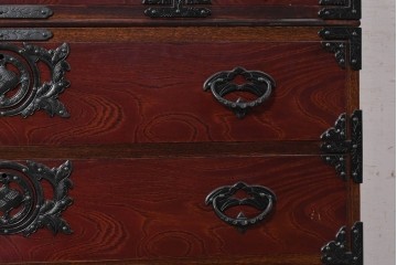 中古　岩谷堂箪笥　桜木作　多彩な飾り金具が映える重ね箪笥　(R-091242)