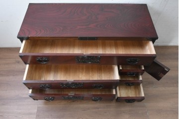 中古　岩谷堂箪笥　桜木作　重厚な飾り金具が映えるローチェスト　(R-091243)