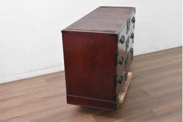 《天板取り付け加工費込み》　中古　岩谷堂箪笥　桜木作　重厚な飾り金具が映えるローチェスト　(R-091244)