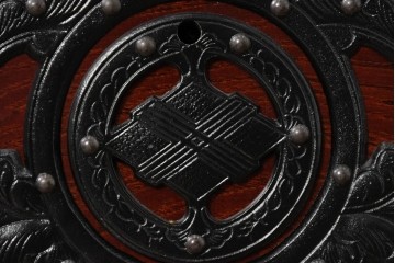 《天板取り付け加工費込み》　中古　岩谷堂箪笥　桜木作　重厚な飾り金具が映えるローチェスト　(R-091244)