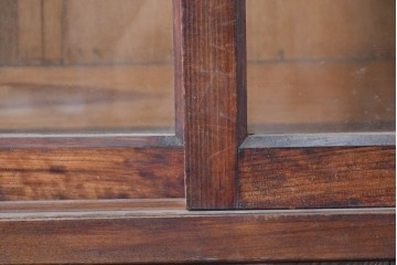 和製アンティーク　昭和初期　縦溝の装飾がアクセントの2段重ねキャビネット　(R-091245)