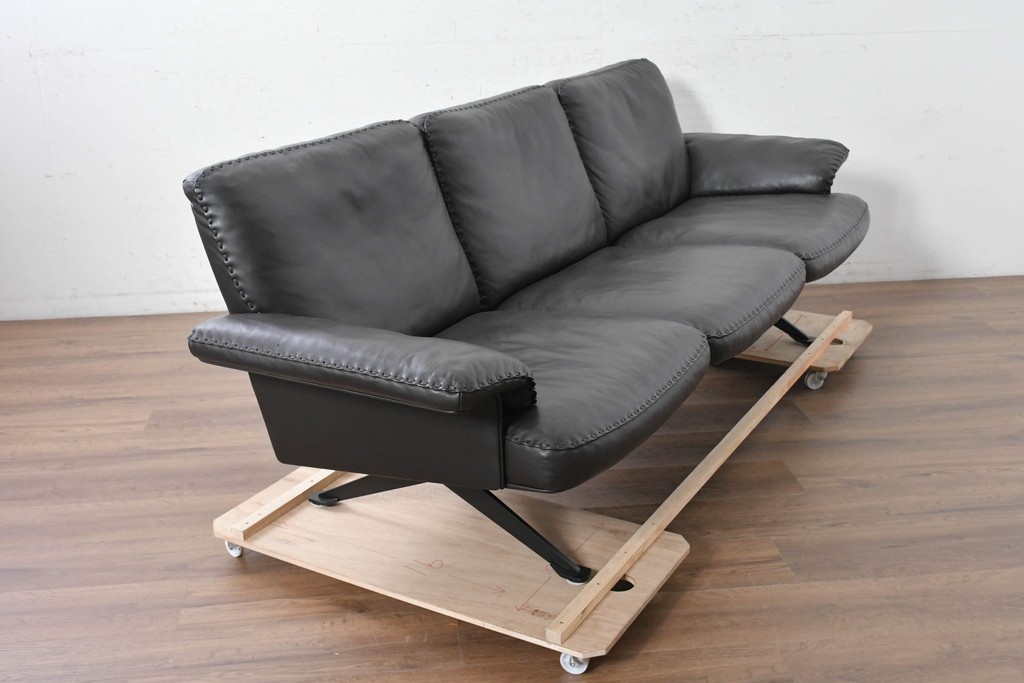 中古　スイス　de Sede(デセデ)　DS-31/103　本革の3人掛けソファ　現行定価約320万円　(R-091248)