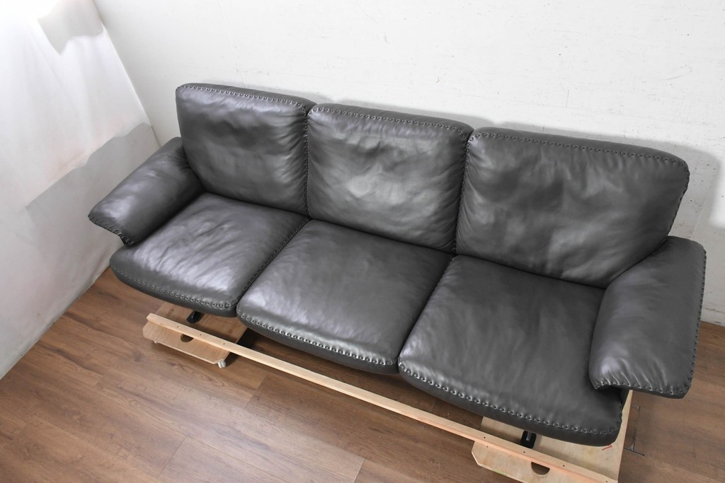 中古　スイス　de Sede(デセデ)　DS-31/103　本革の3人掛けソファ　現行定価約320万円　(R-091248)