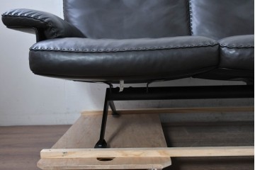 中古　スイス　de Sede(デセデ)　DS-31/103　本革の3人掛けソファ　現行定価約320万円　(R-091248)