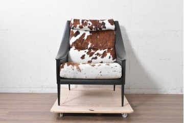 中古　美品　Poltrona Frau(ポルトローナ・フラウ)　Gio Ponti(ジオ・ポンティ)　カウスキン　Dezza(デッザ)　ブラックを基調としたシャープなフォルムのラウンジチェア　現行定価約180万円　(R-091250)