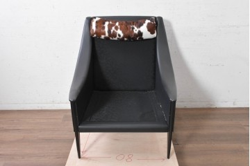 中古　美品　Poltrona Frau(ポルトローナ・フラウ)　Gio Ponti(ジオ・ポンティ)　カウスキン　Dezza(デッザ)　ブラックを基調としたシャープなフォルムのラウンジチェア　現行定価約180万円　(R-091250)