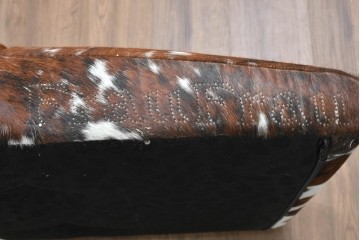 中古　美品　Poltrona Frau(ポルトローナ・フラウ)　Gio Ponti(ジオ・ポンティ)　カウスキン　Dezza(デッザ)　ブラックを基調としたシャープなフォルムのラウンジチェア　現行定価約180万円　(R-091250)