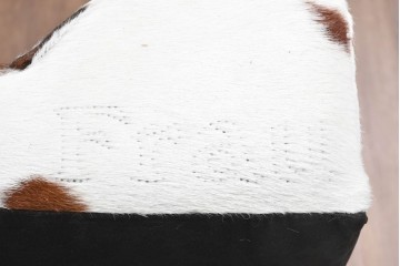 中古　美品　Poltrona Frau(ポルトローナ・フラウ)　Gio Ponti(ジオ・ポンティ)　カウスキン　Dezza(デッザ)　ブラックを基調としたシャープなフォルムのラウンジチェア　現行定価約180万円　(R-091250)