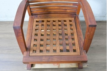 中古　BC工房　曲線を描くアームと背もたれがやわらかな印象のイージーチェア　(R-091252)