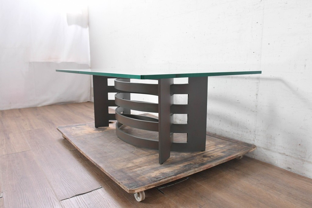 中古　希少な廃番品　高級品　VARO,S.A. VALENTI(バロッサバレンティ)　アーチ状ベースが個性的なモダンデザインのセンターテーブル　(R-091253)