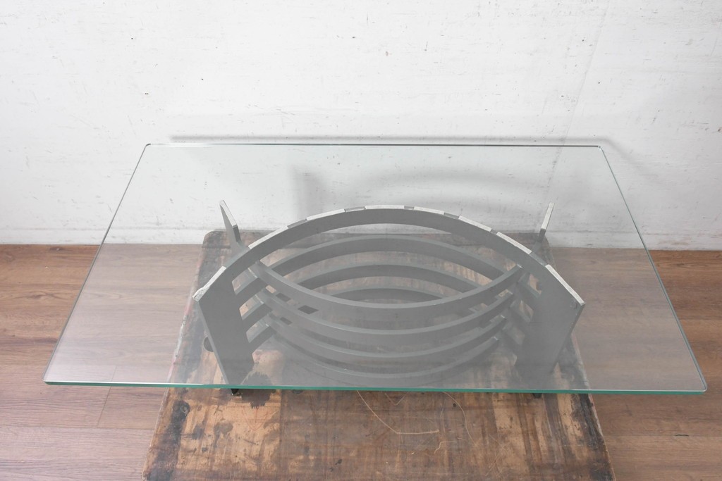 中古　希少な廃番品　高級品　VARO,S.A. VALENTI(バロッサバレンティ)　アーチ状ベースが個性的なモダンデザインのセンターテーブル　(R-091253)