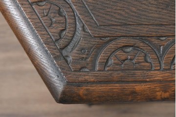 イギリスアンティーク　1920年頃　オーク材　六角形の天板とターニングレッグがクラシカルなサイドテーブル　(R-091255)