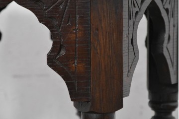 イギリスアンティーク　1920年頃　オーク材　六角形の天板とターニングレッグがクラシカルなサイドテーブル　(R-091255)