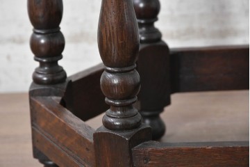 イギリスアンティーク　1920年頃　オーク材　六角形の天板とターニングレッグがクラシカルなサイドテーブル　(R-091255)