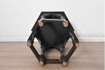 イギリスアンティーク　1920年頃　オーク材　六角形の天板とターニングレッグがクラシカルなサイドテーブル　(R-091255)