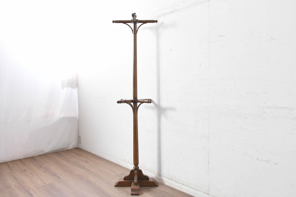 中古　美品　横浜クラシック家具　ノックオンウッド(knockonwood)　上下2段にフックを備えたポールハンガー　(R-091256)
