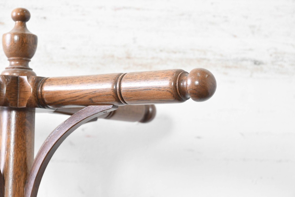 中古　美品　横浜クラシック家具　ノックオンウッド(knockonwood)　上下2段にフックを備えたポールハンガー　(R-091256)