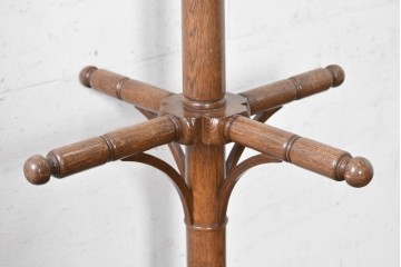 中古　美品　横浜クラシック家具　ノックオンウッド(knockonwood)　上下2段にフックを備えたポールハンガー　(R-091256)