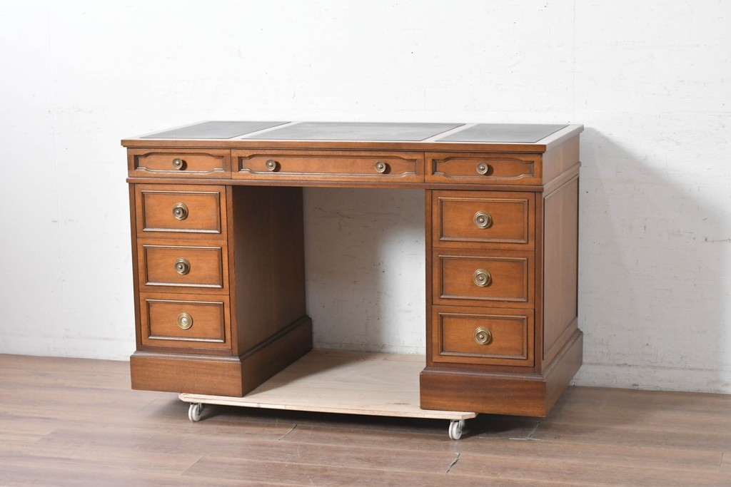 中古　アメリカ　DREXEL HERITAGE(ドレクセルヘリテイジ)　Triune(トライユン)　マホガニー材　引き出し9杯を備えたクラシカルな両袖デスク　定価約75万円　(R-091261)