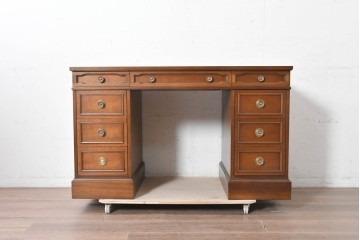 中古　アメリカ　DREXEL HERITAGE(ドレクセルヘリテイジ)　Triune(トライユン)　マホガニー材　引き出し9杯を備えたクラシカルな両袖デスク　定価約75万円　(R-091261)