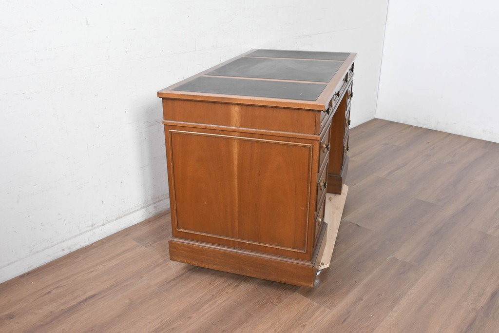 中古　アメリカ　DREXEL HERITAGE(ドレクセルヘリテイジ)　Triune(トライユン)　マホガニー材　引き出し9杯を備えたクラシカルな両袖デスク　定価約75万円　(R-091261)
